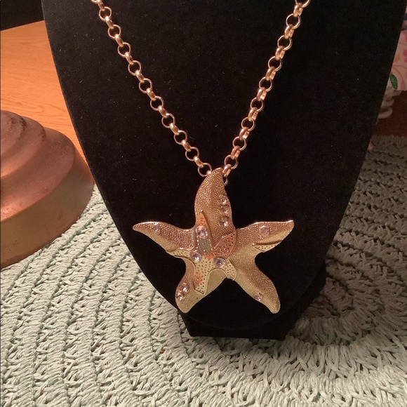 Necklace with Star fish Gold-tone costume piece with stones. 18” long .: - Picture 2 of 6